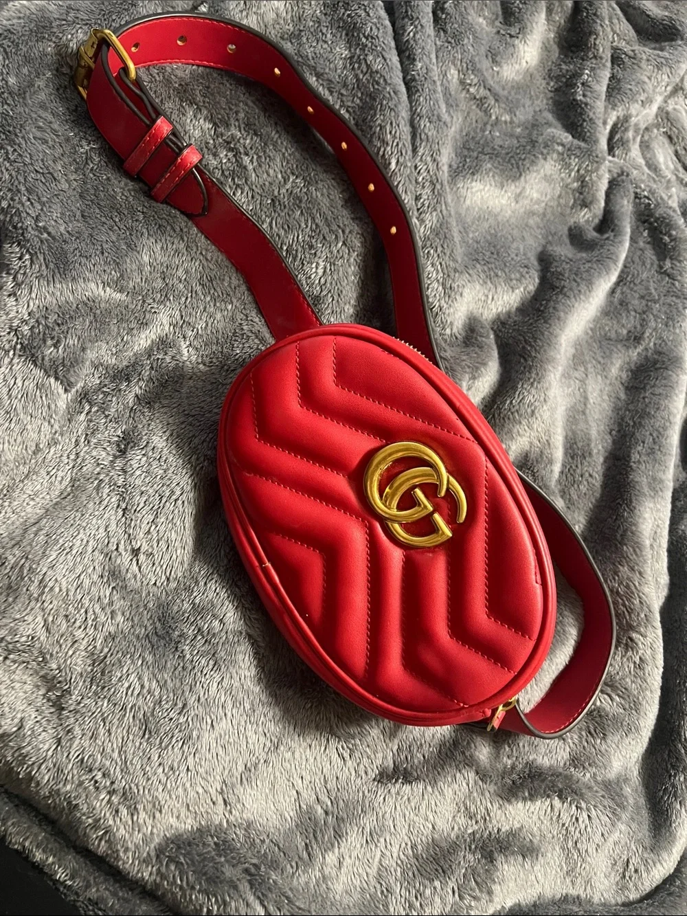 Gucci Red Quilted Oval Crossbody Belt Bag with Gold Double-G - Picture 1 of 5